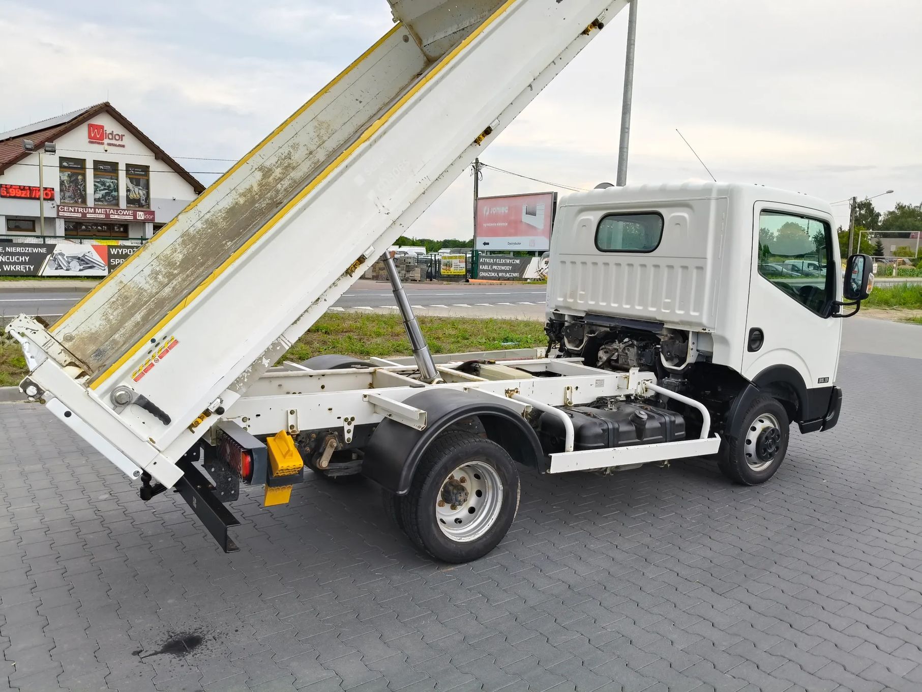 Nissan NT 400  CABSTAR  Nissan cabstar nt 400  wywrotka