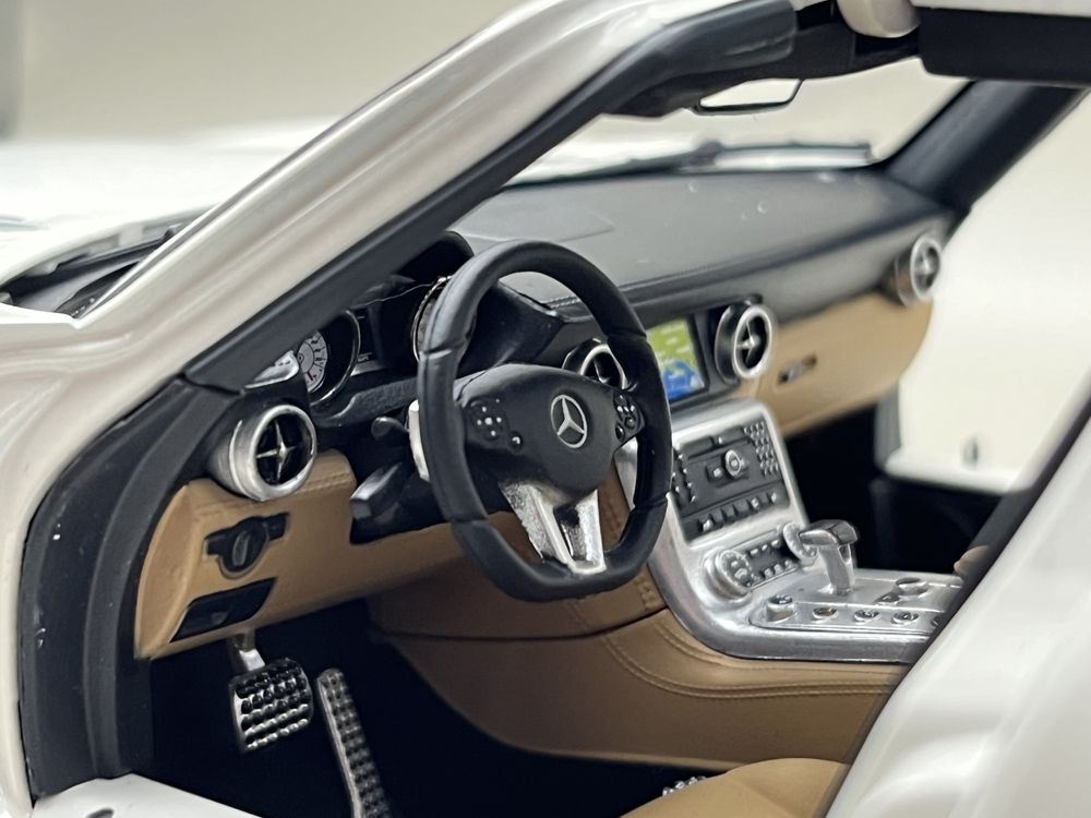 Model 1:18 Mercedes-Benz SLS AMG