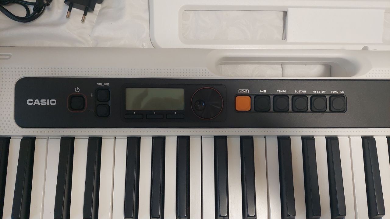 Синтезатор Casio CT-S200 White + Стійка SoundKing.