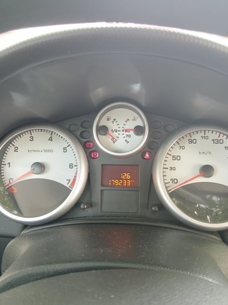 Peugeot 207 cinzento