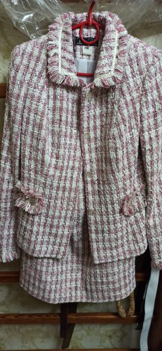 Костюм женский розово-белый, машинная вязка