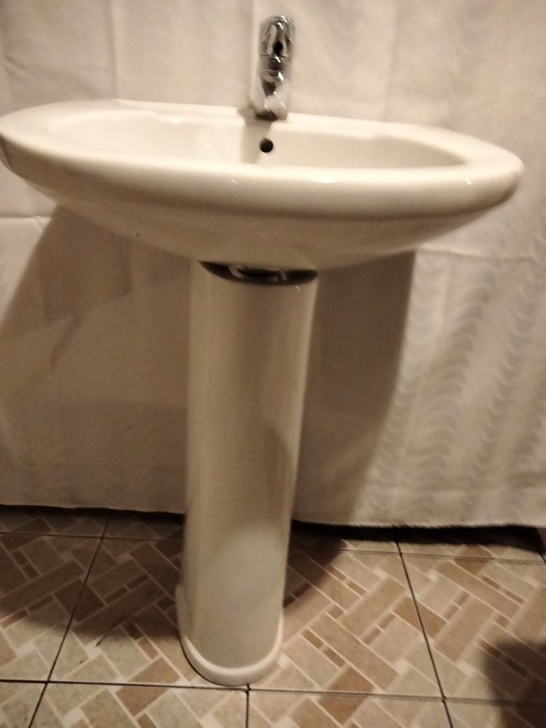 Zlew umywka bateria na nodze różne rodzaje.