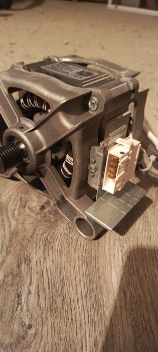 Silnik z pralki Ariston hotpoint