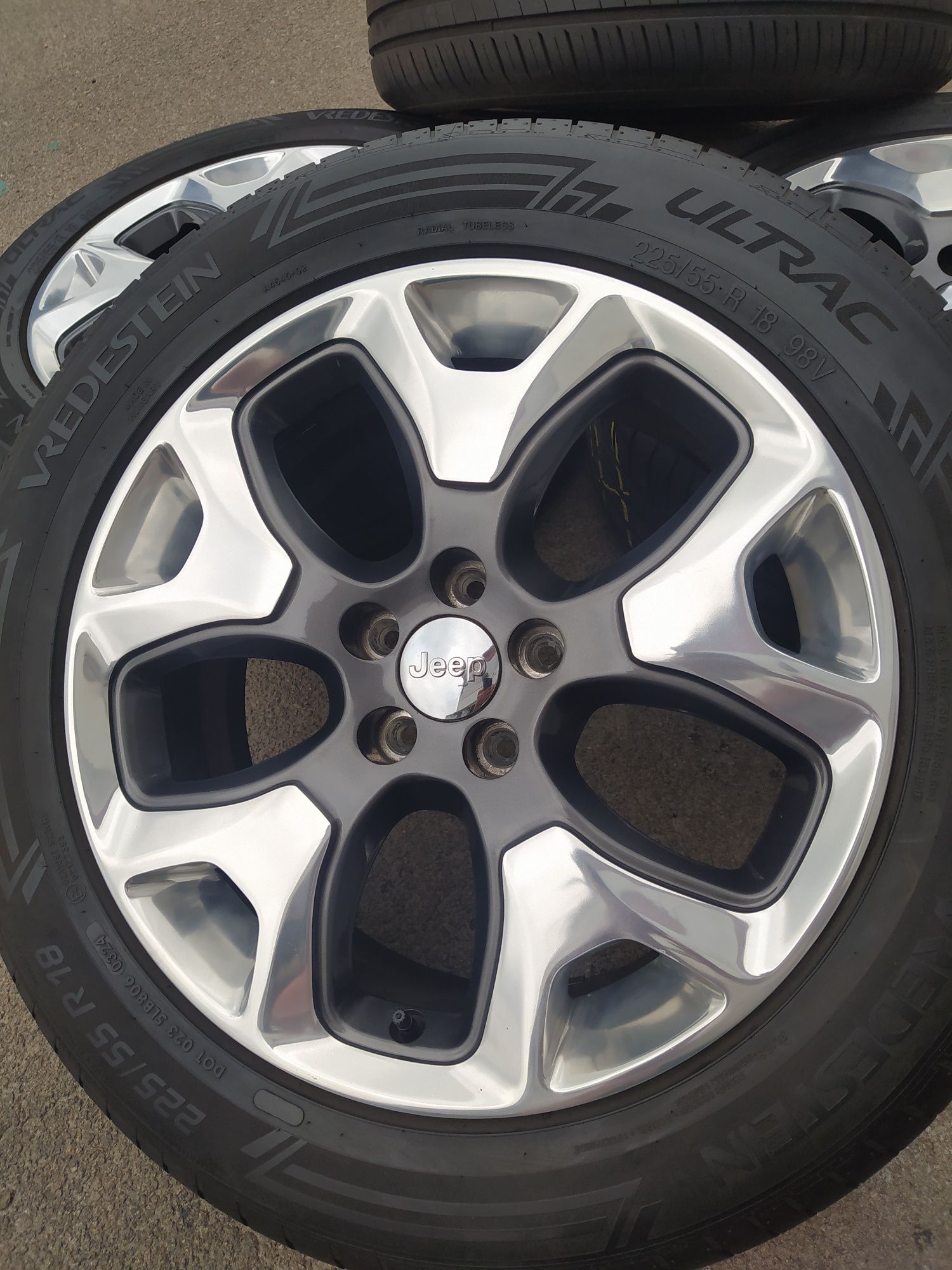 Диски JEEP Compass Renegade 18(5*110)+225/55/18 Vredestein шини літні