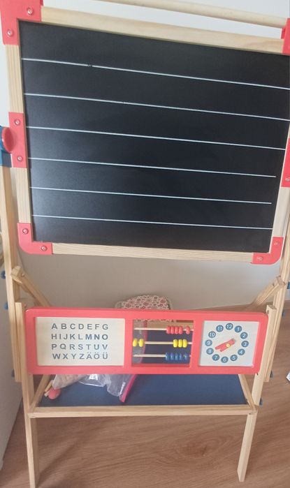 Quadro para criança com ardósia e com face magnetica como novo