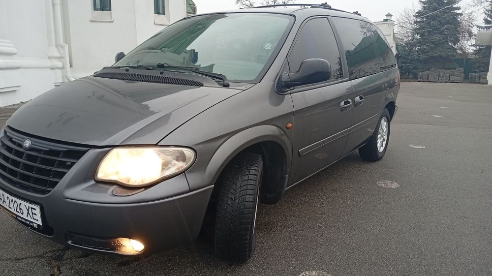 Продаю крайслер вояжер в хорошому стані.