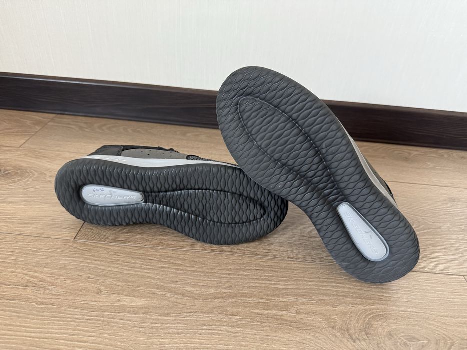 Кросівки без шнурівки Skechers 41 розмір стан нових