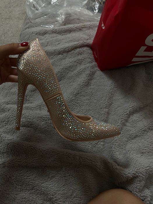 Нові шпильки золоті