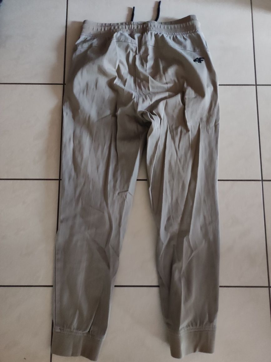 Spodnie joggery męskie 4F roz. M beżowe