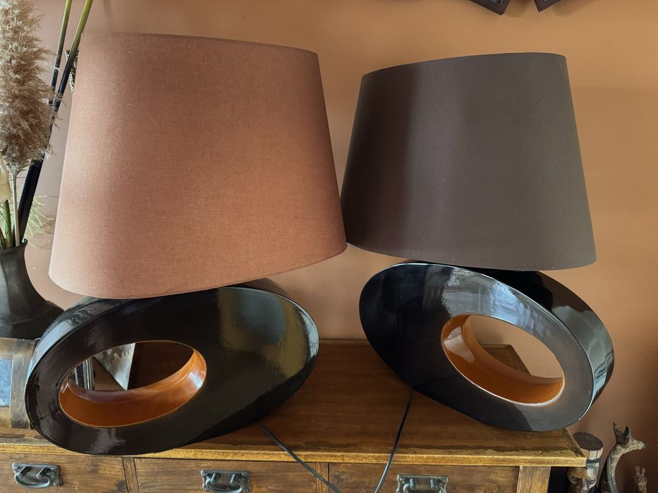 Candeeiros castanhos