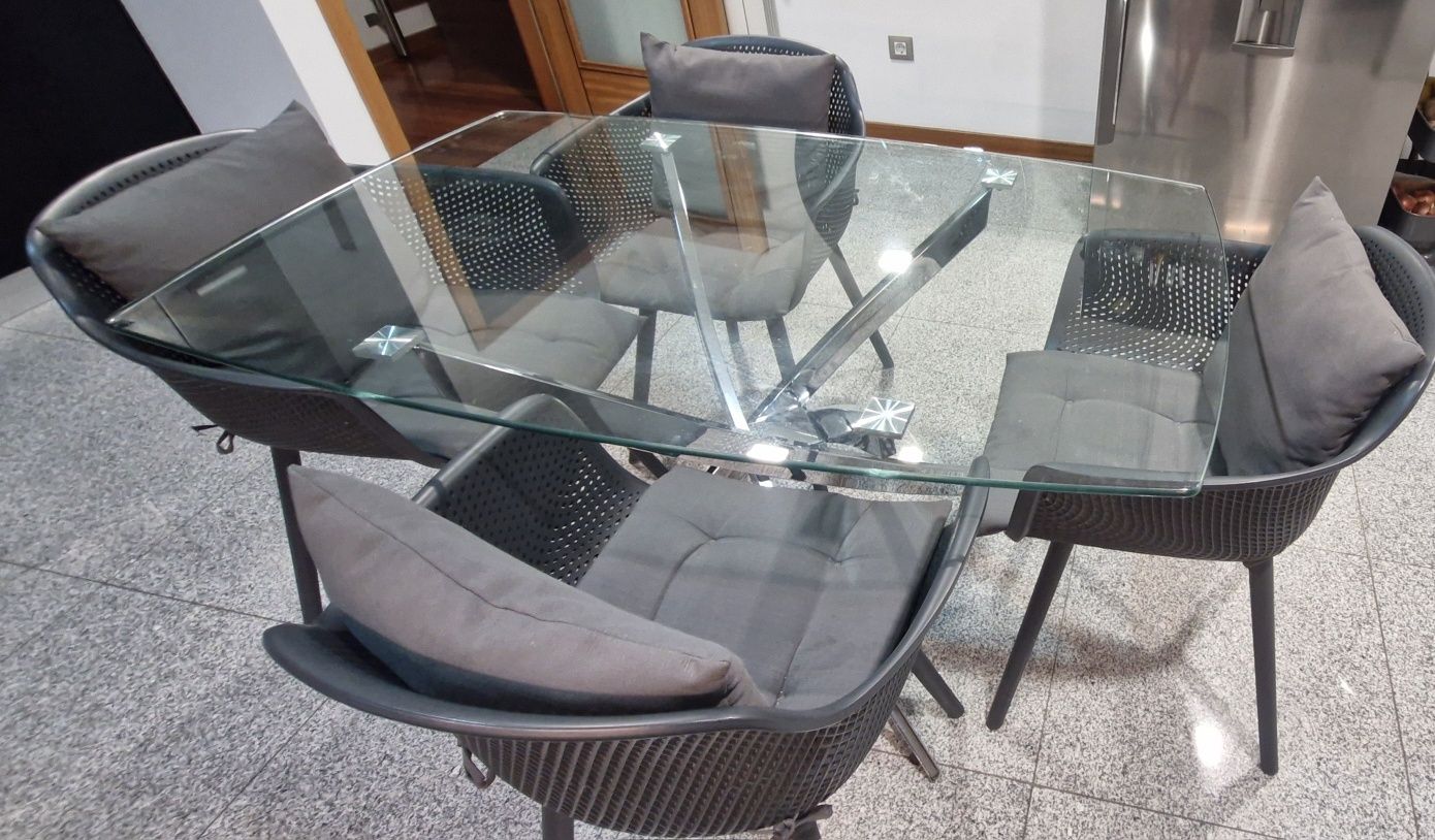 Mesa vidro com 4 cadeiras