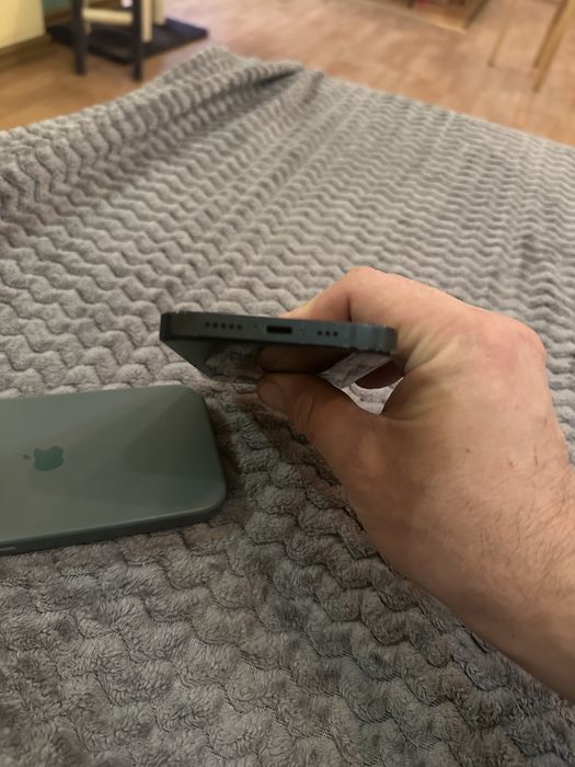 Продам iphone 13 128gb
