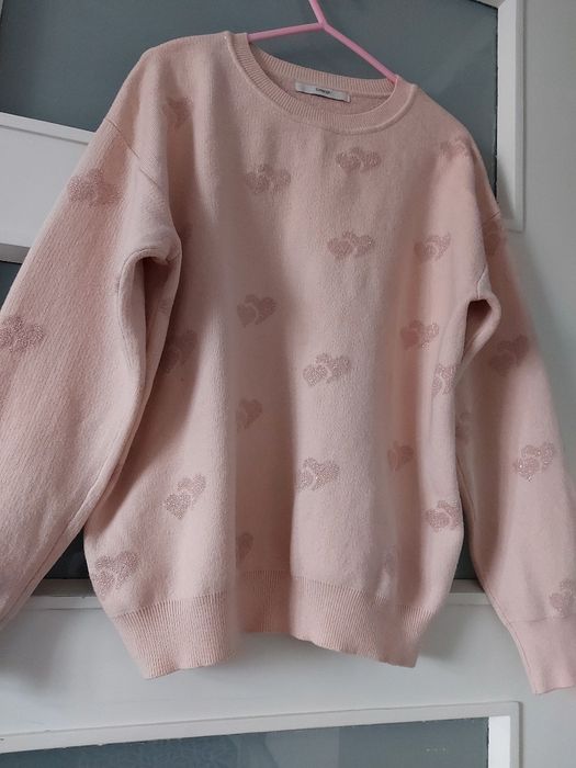 Różowy sweterek w serduszka ze srebrną nitką r.M/L Walentynki