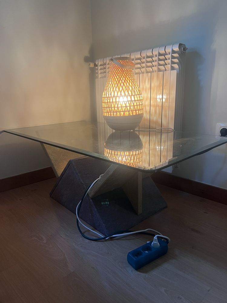 Vendo Mesa de Apoio para a sala com base em Mármore