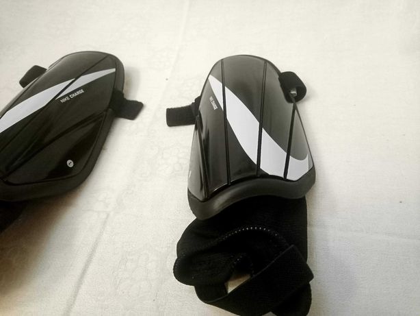 Ochraniacze na piszczele Nike SP2165 r. S czarny(C169)