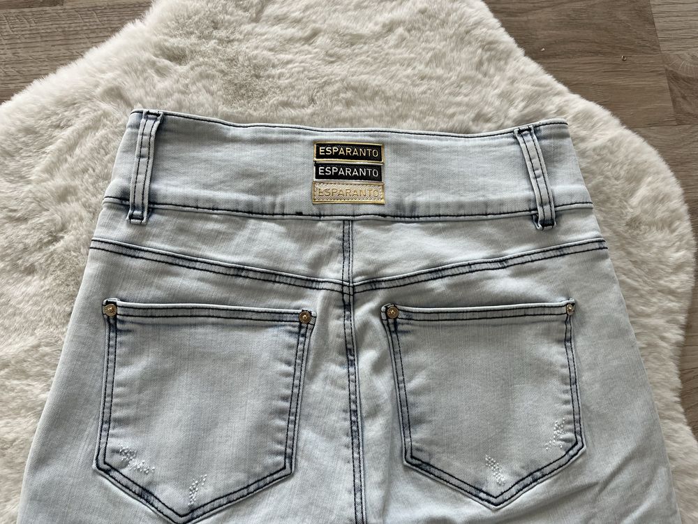 Nowy model Esparanro jasny jeans z dziurami