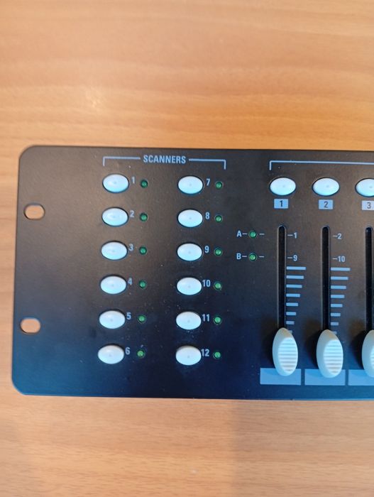 Controladora DMX semi nova 192 canais