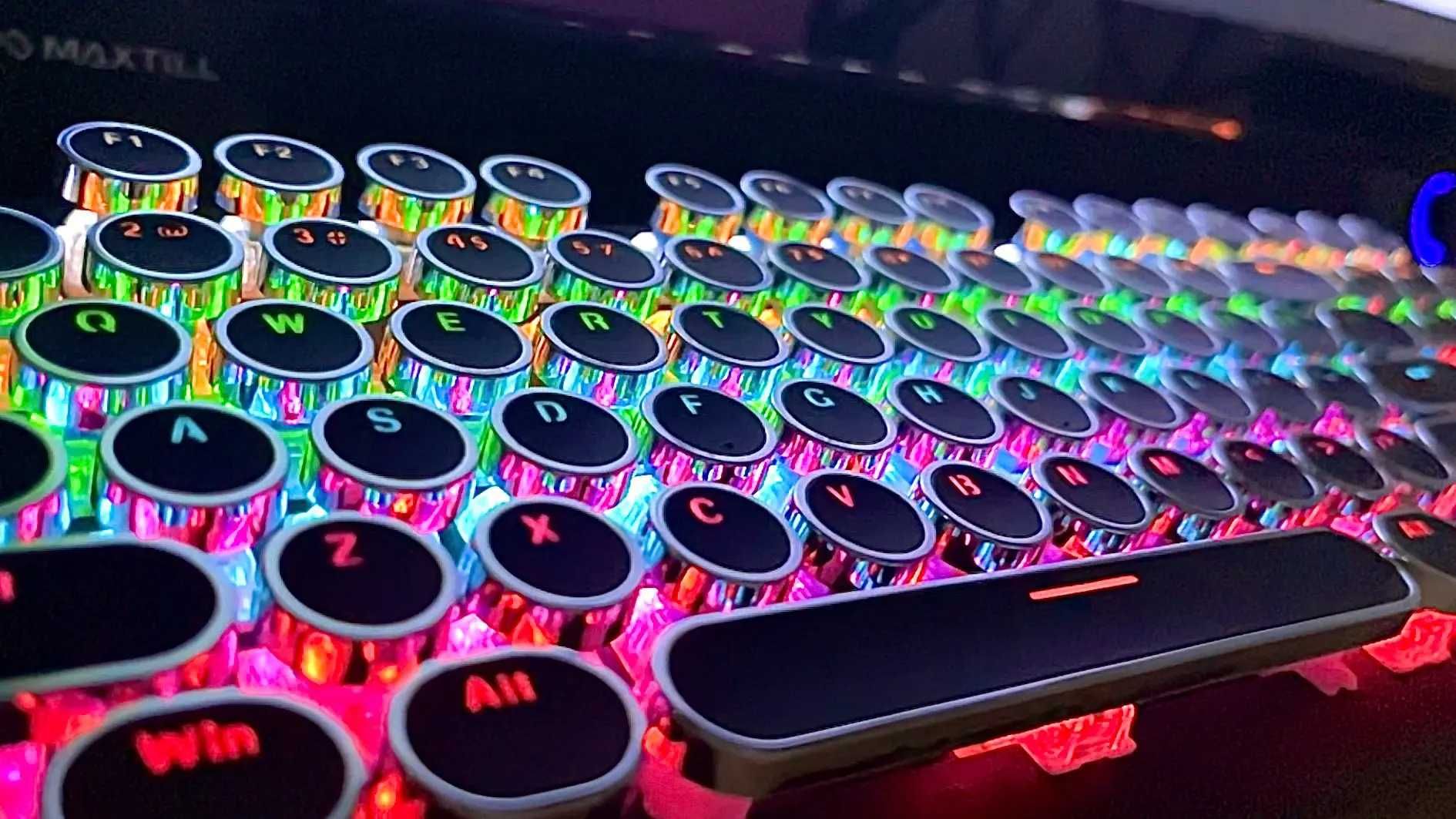 Nowa Retro Klawiatura Mechaniczna z Podświetlaniem RGB