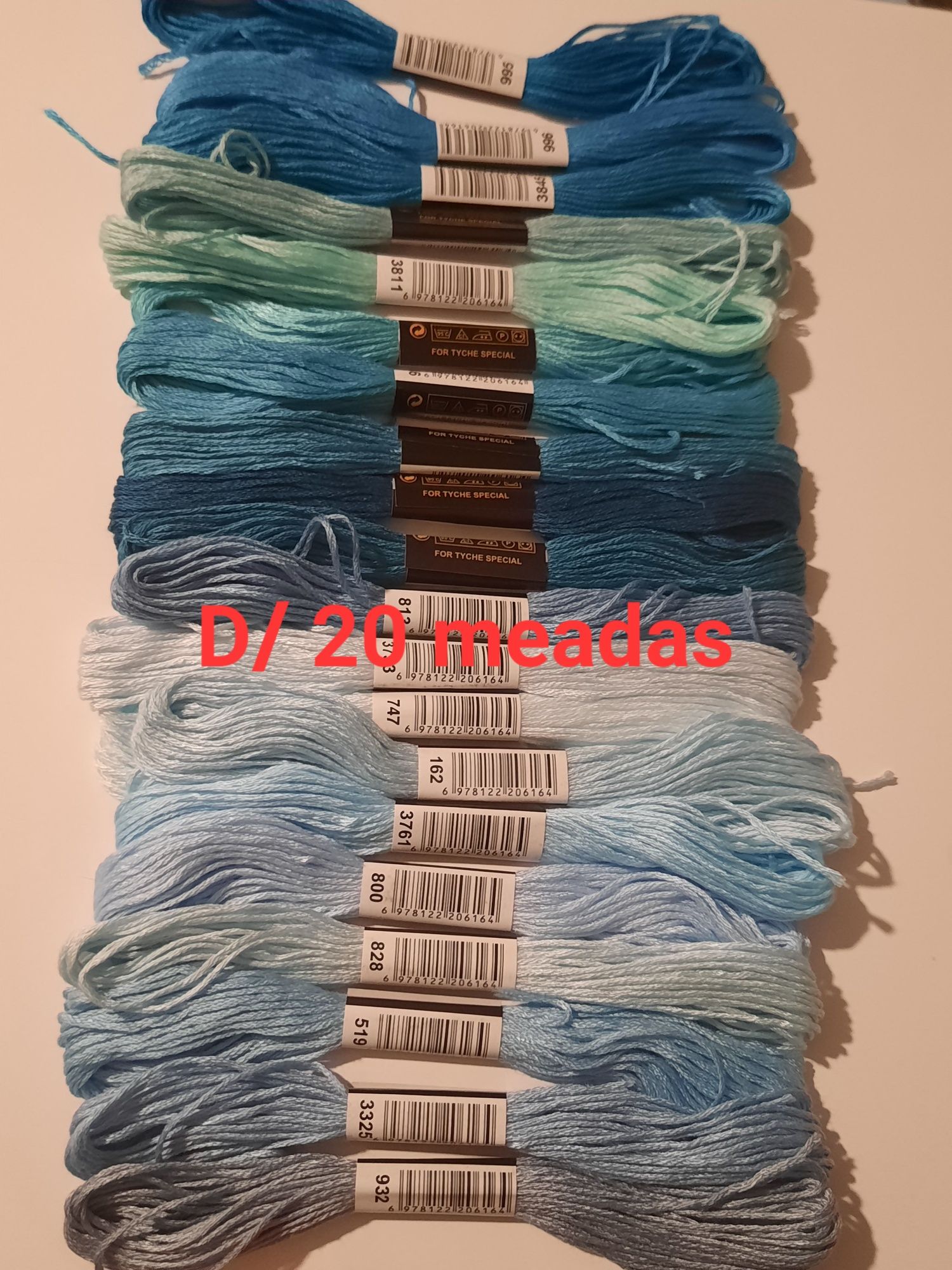 Conjunto D/ com 20 meadas de fio para bordado e costura.