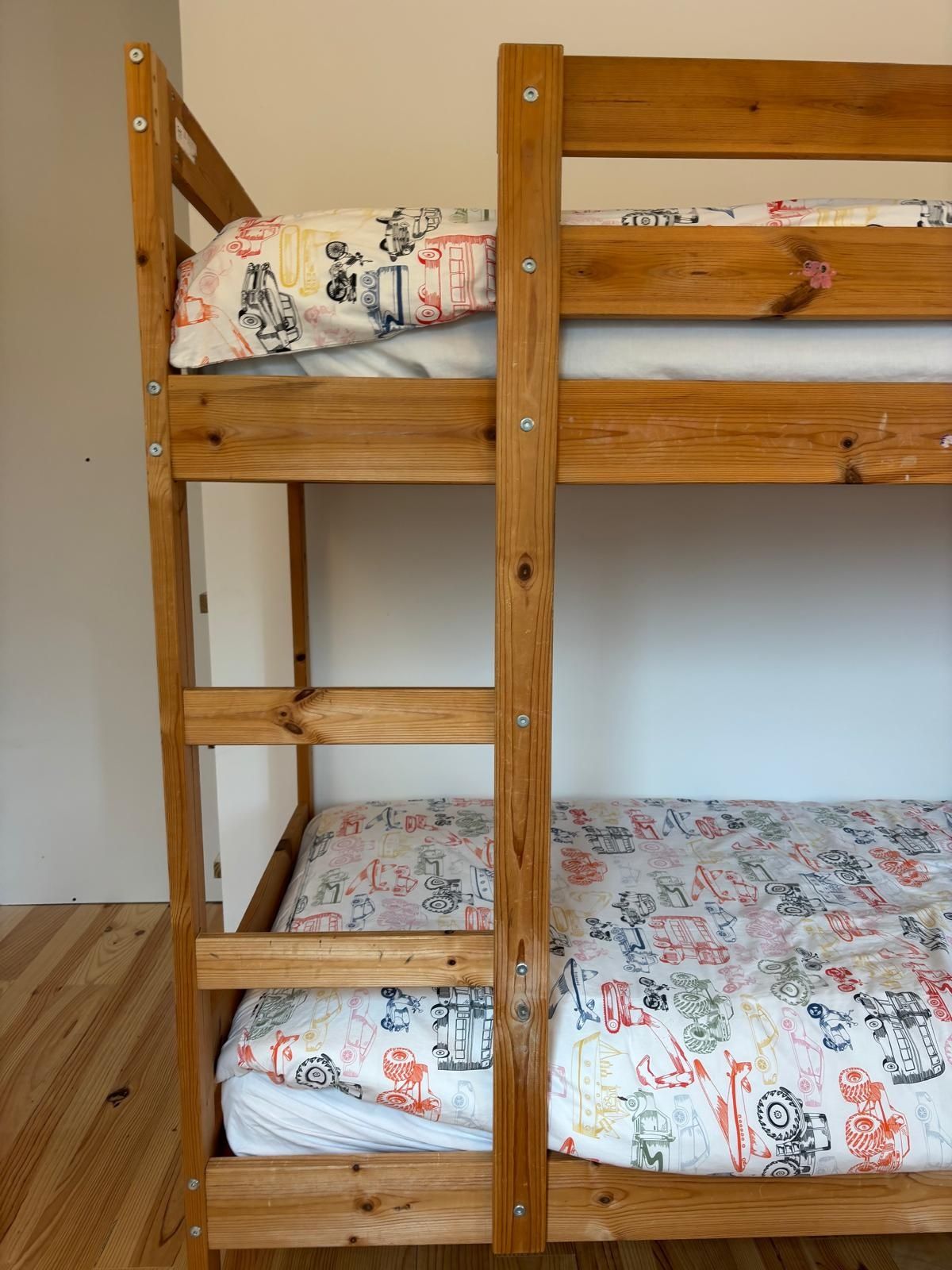 Beliche IKEA, em madeira Só o beliche.