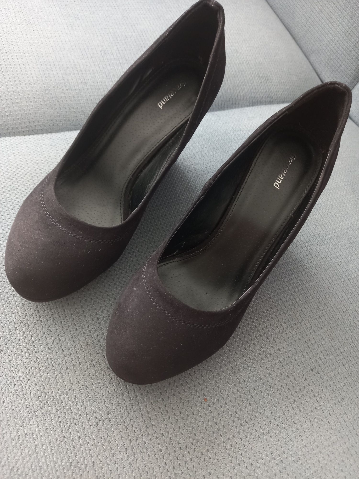 Czarne zamszowe buty na koturnie rozm.41