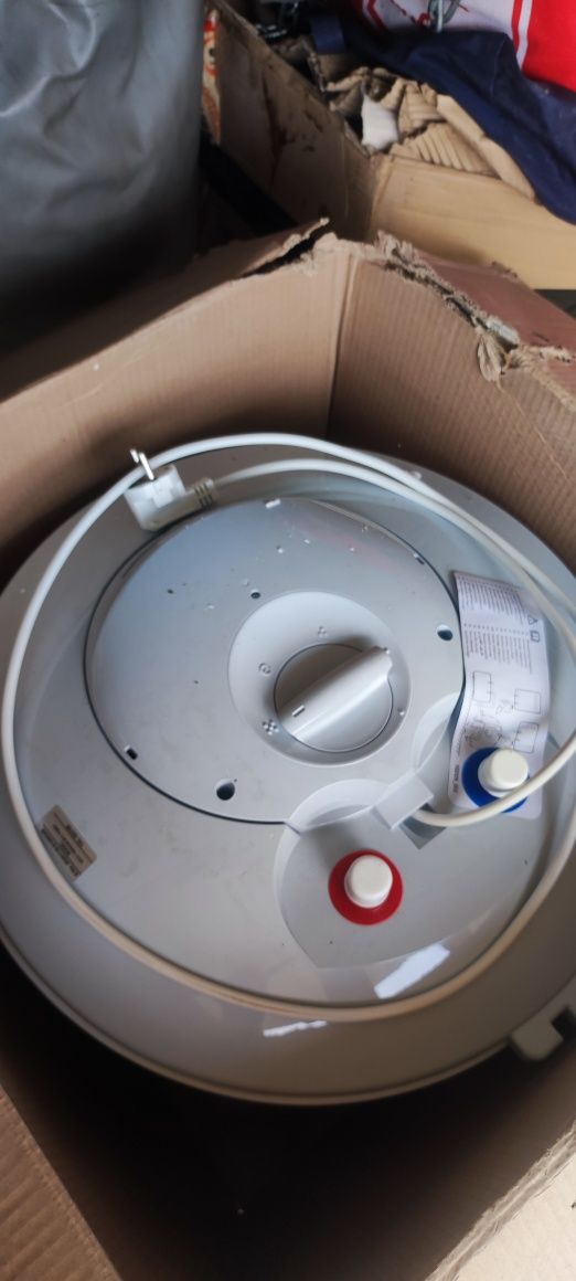 Elektryczny przepływowy podgrzewacz wody TESY 120 l
