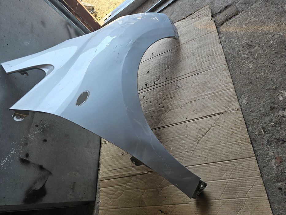 błotnik przód Toyota Verso