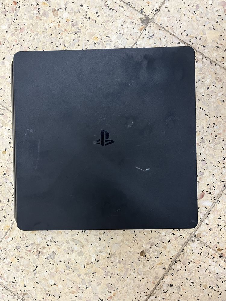 Playstation 4 com comando