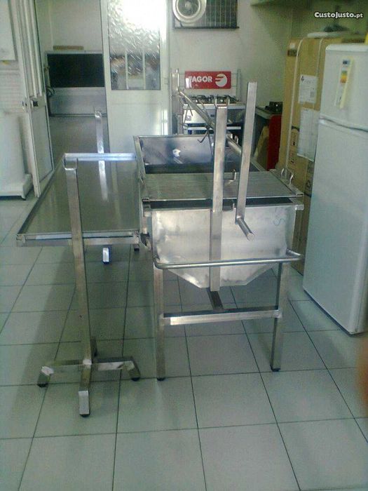 Assador de porco no espeto