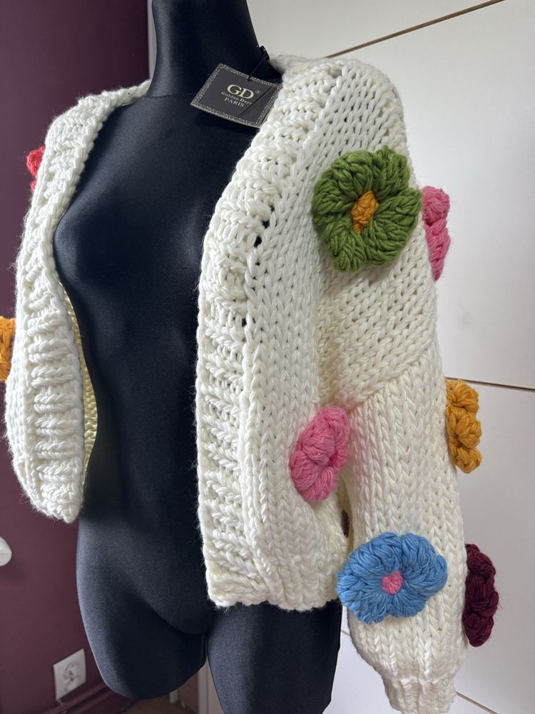 Swetr z kwiatami 3D