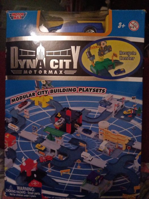 Набор  іігровий з машинкою..Збирається.