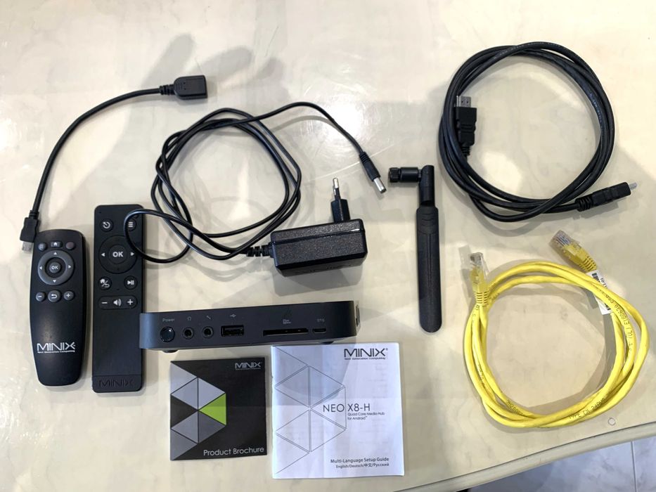 Minix Neo X8-H  + Comando Neo - Ofereço 2 cabos
