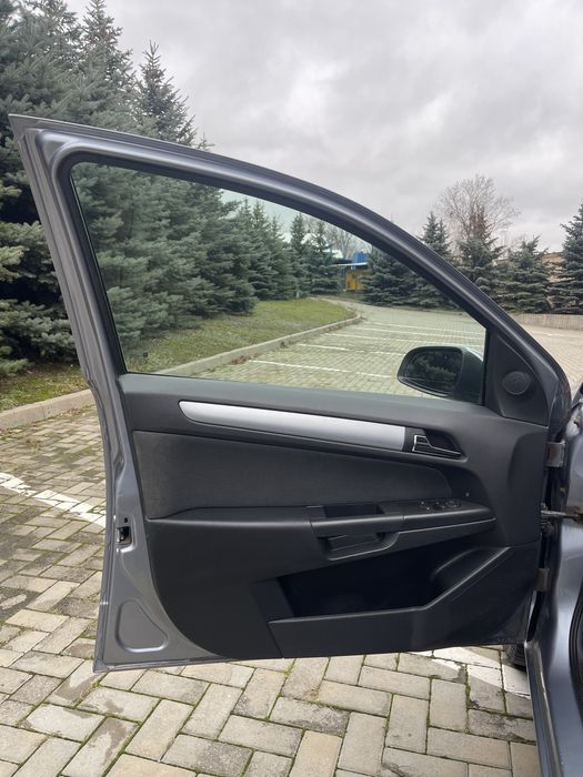 Opel Astra 2004 год 1.4 бензин