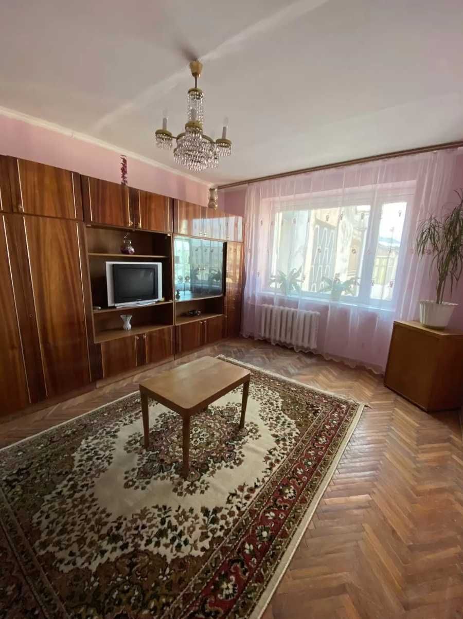 Підселення в окрему кімнату (дівчина)  в 2К КВ Львів, Довбуша