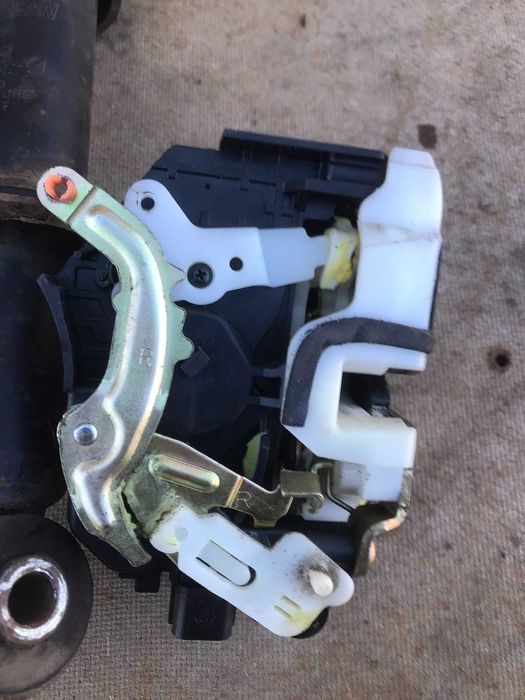 Дверні замки ручки лансер 9