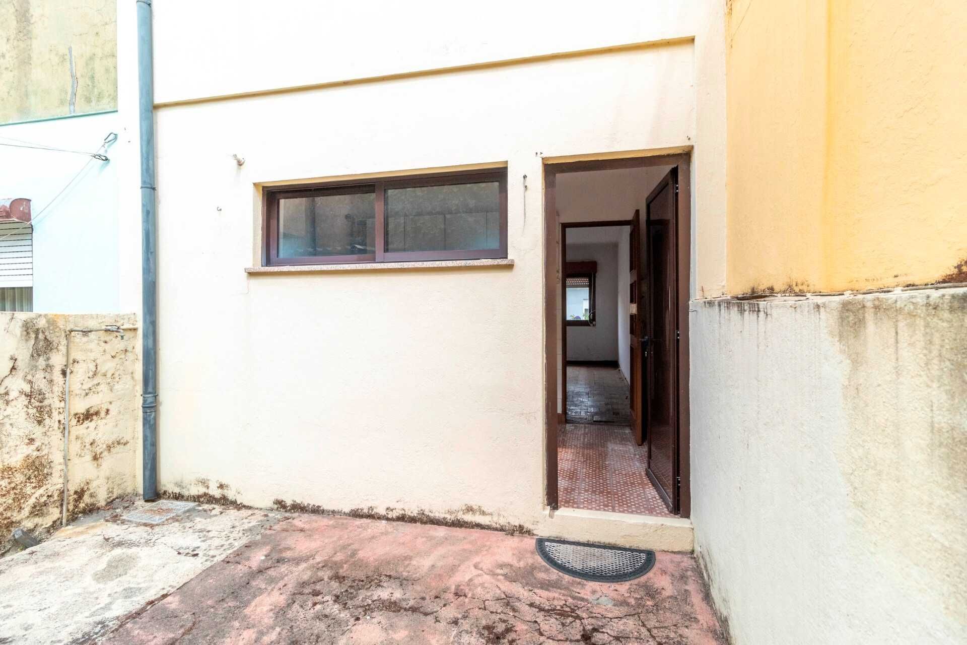 EXCELENTE - Moradia T2 para Restauro no Coração de Vila Nova de Gaia