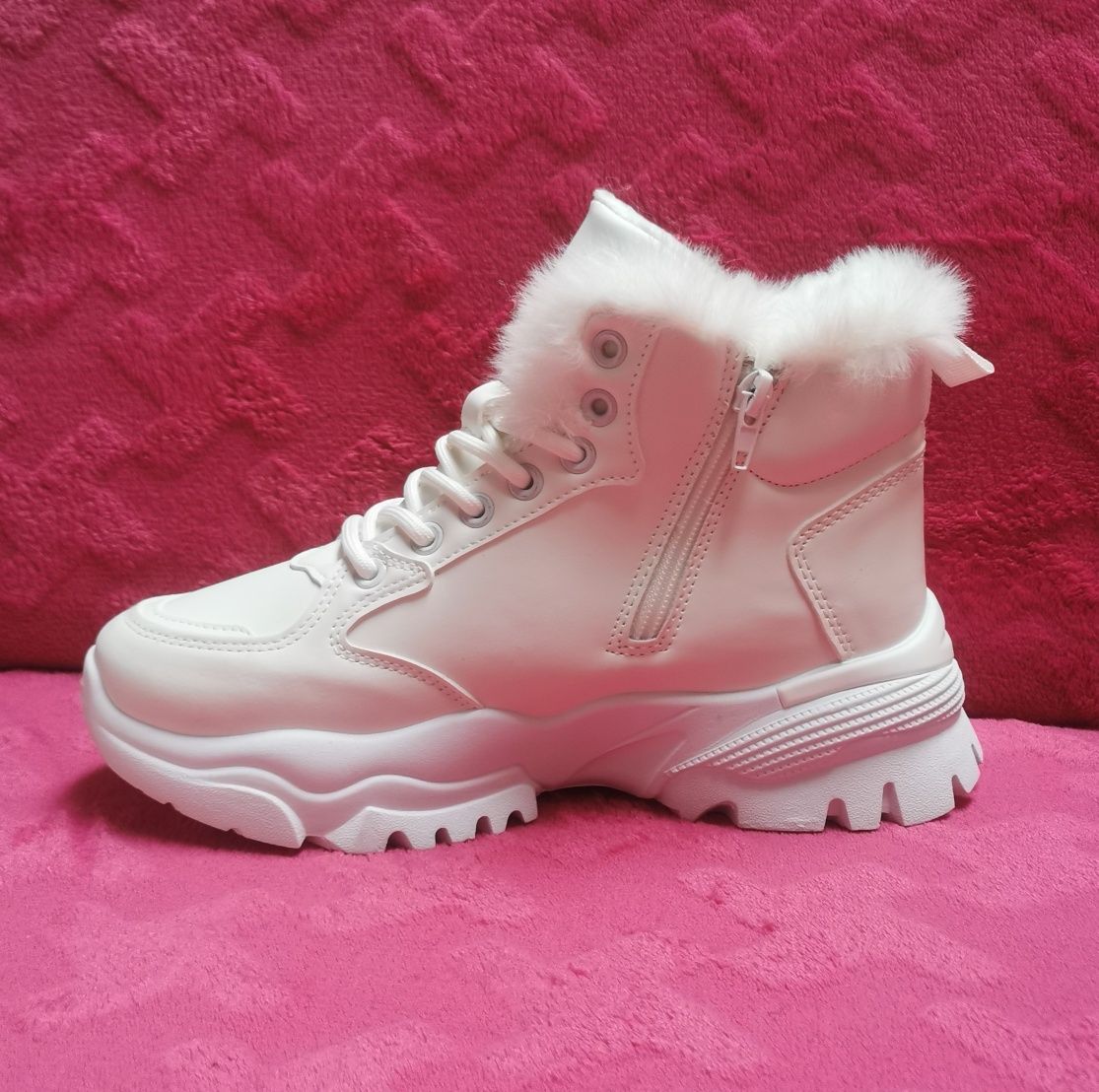 Białe ocieplane buty zimowe sniegowce sneakersy
