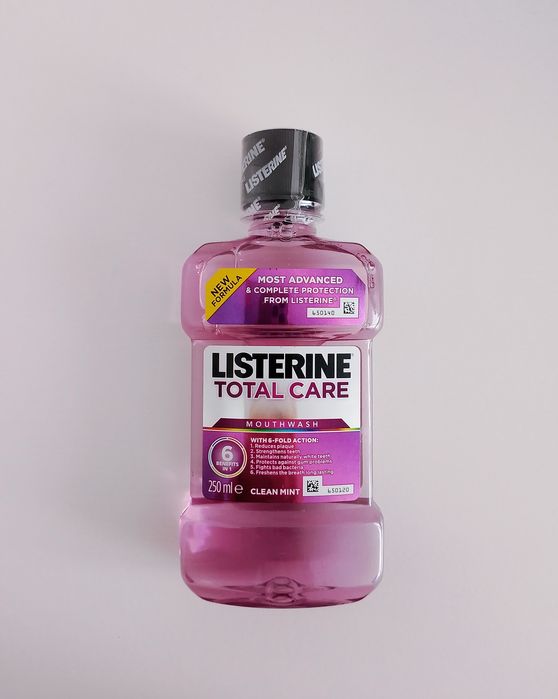 płyn do płukania jamy ustnej Listerine Total Care Mouthwash 250 ml
Red