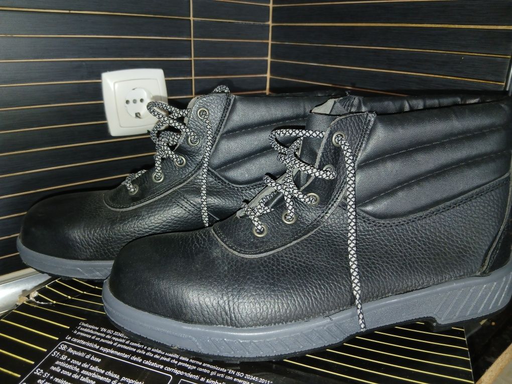 Botas de homem em biqueira d'aço