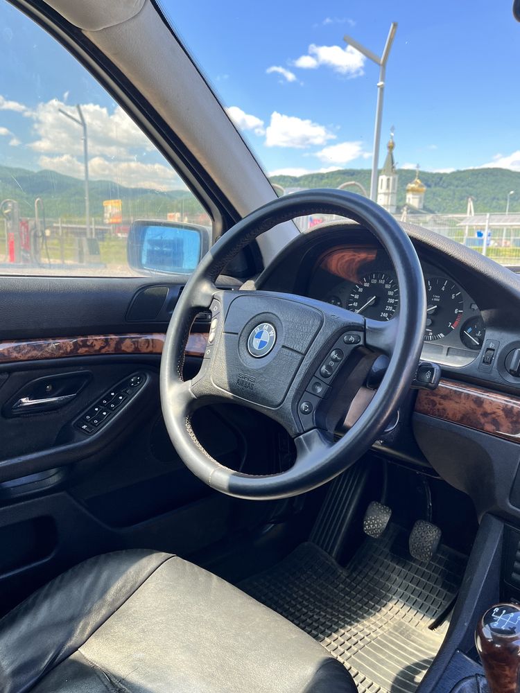 Автомобіль BMW E39