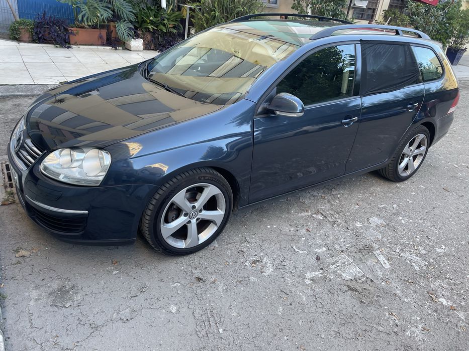 Vw golf 5 variante. Poucos km e esta impecavel. Não aceito trocas.