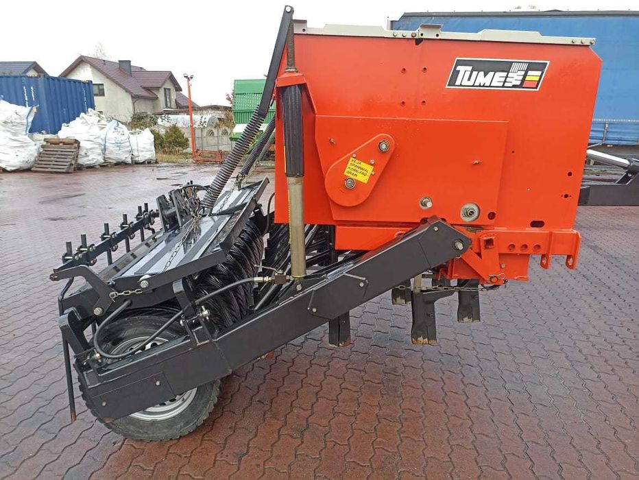 Siewnik zbożowy z podsiewaczem nawozu Tume  2500.Super stan