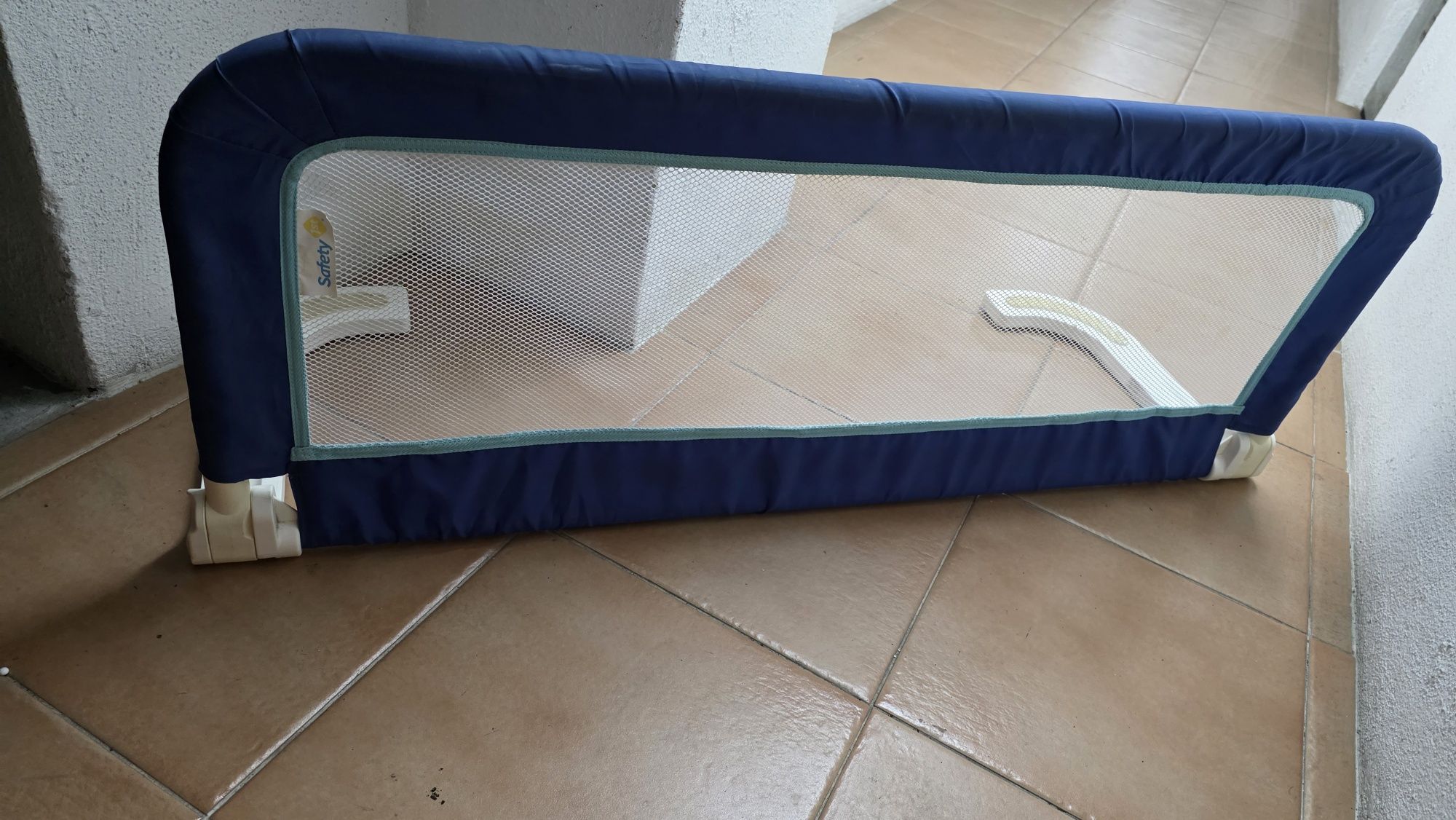 Barreira para cama dobrável
