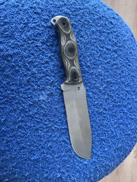 Nóż Bushcraftowy Varms ze stali D2