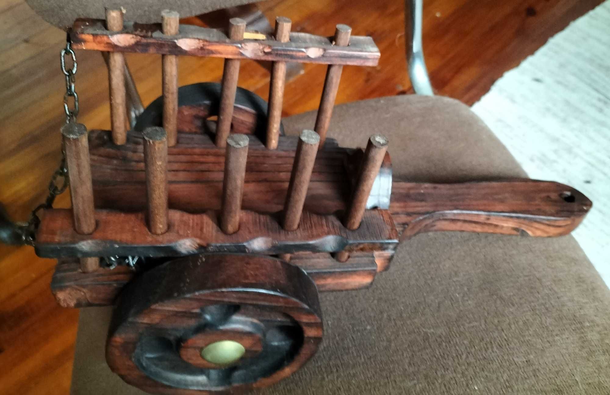 Suporte em madeira para garrafas
