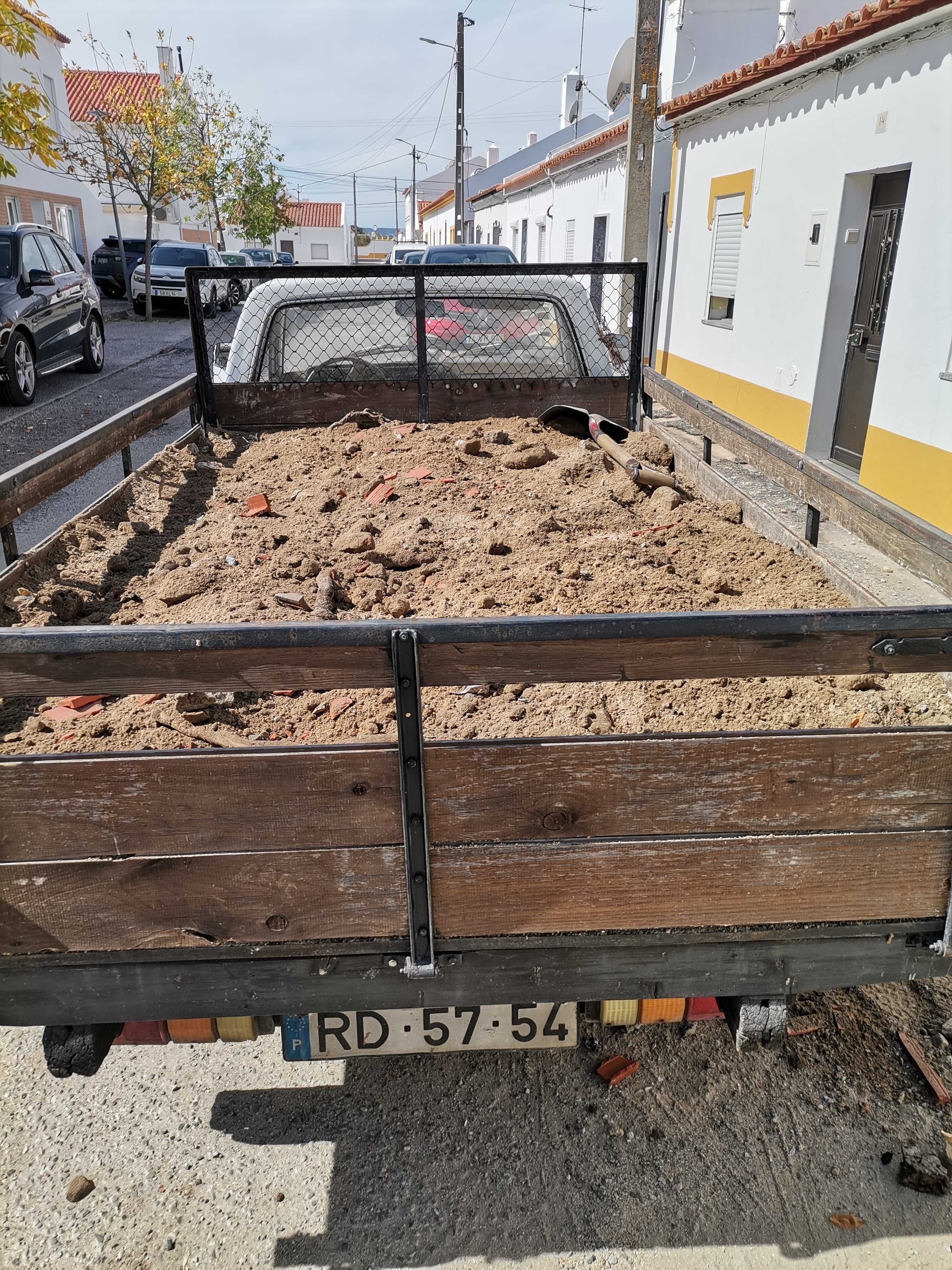 Carrego entulho em sua obra