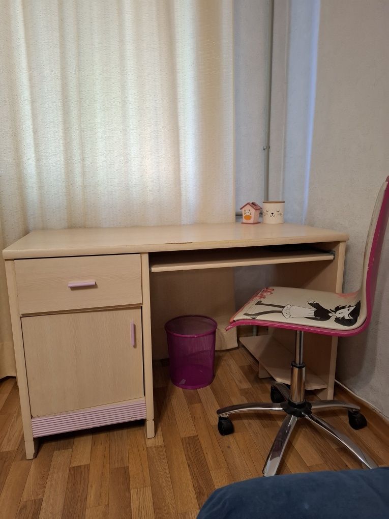 Стіл письмовий brw світлого кольору