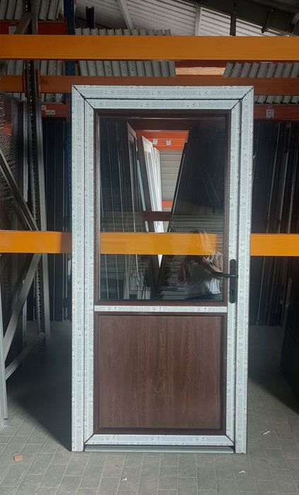 DRZWI Kacprzak 100x210 Drzwi ZEWNĘTRZNE PCV Sklepowe Orzech Prawe