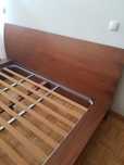 Cama de casal com estrado em excelente estado.