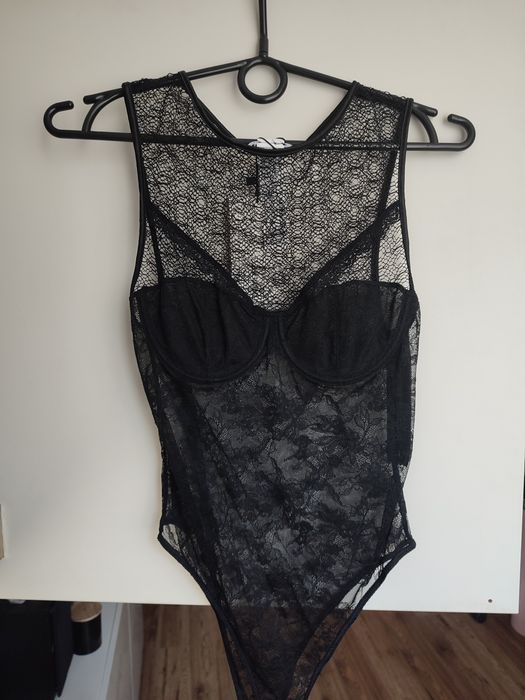 Czarne koronkowe body zara